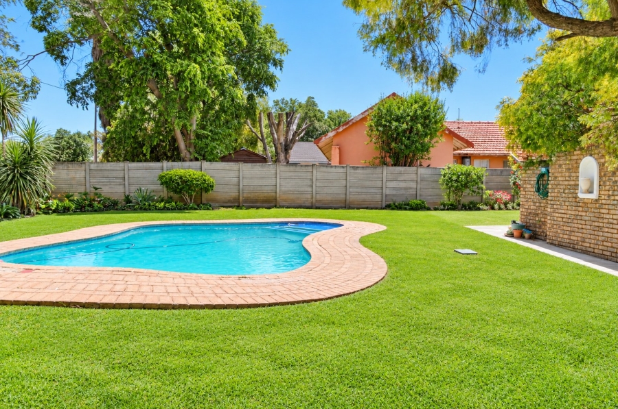 5 Bedroom Property for Sale in La Hoff North West